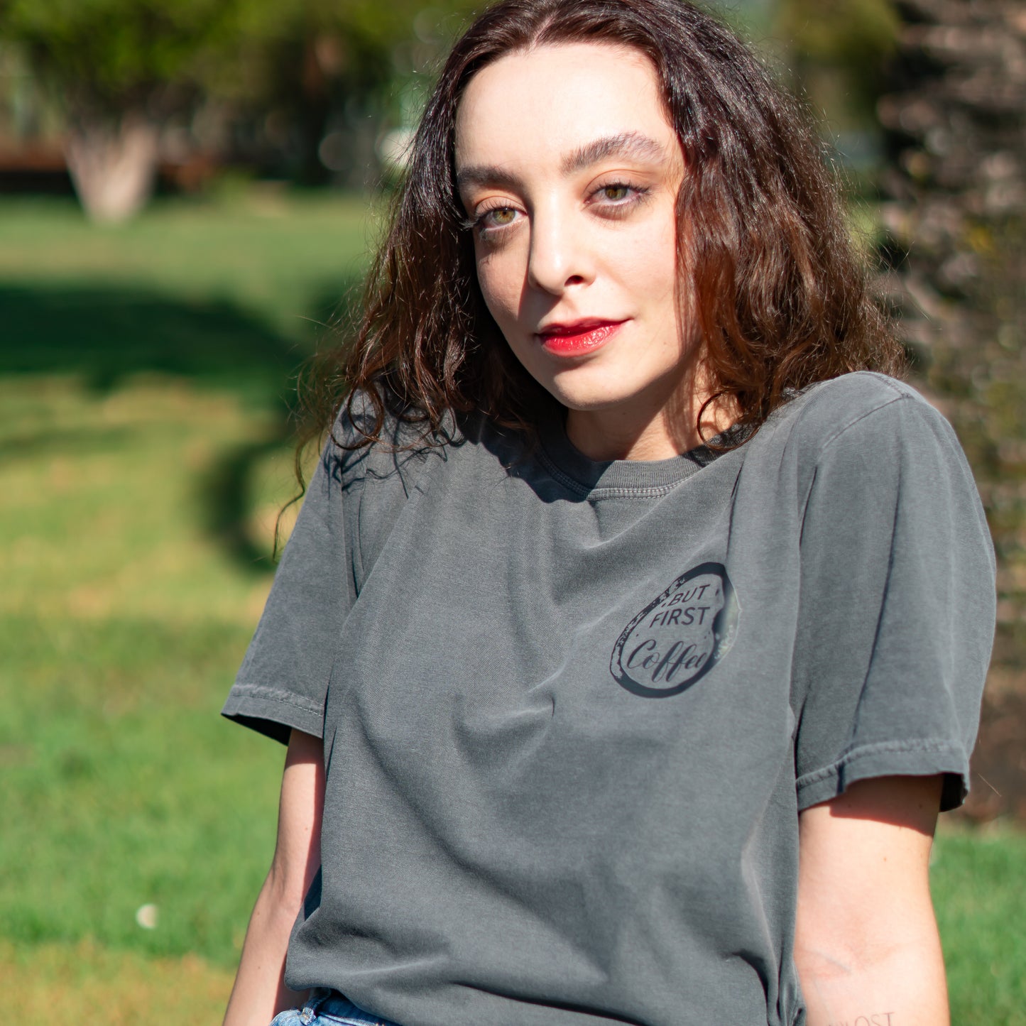 
                  
                    Camiseta But First Coffee Cinza
                  
                